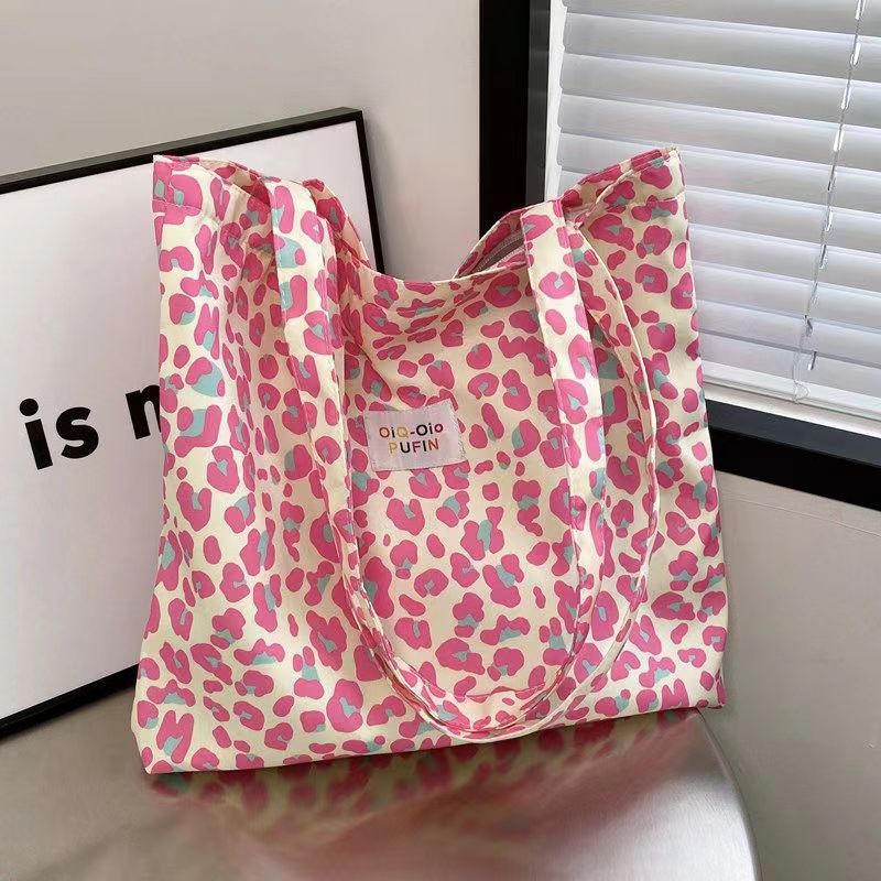 Interior Design Instagram - Versatili borse tote leopardate Instagram per